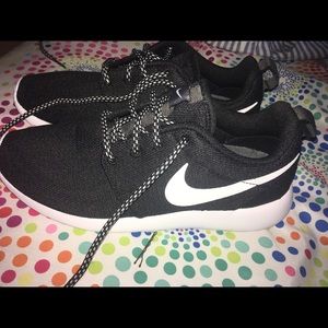 BRAND new Nike rosche!